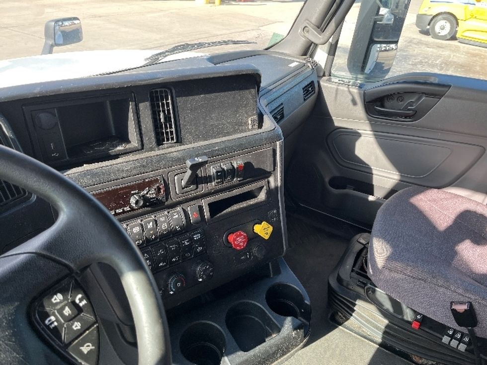 Sleeper Tractor-Heavy Duty Tractors-International-2020-LT625-Warren-MI-426,746\n\t\tmiles-$ 52,750 - Image 12