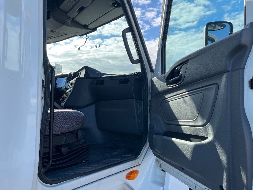 Sleeper Tractor-Heavy Duty Tractors-International-2020-LT625-Warren-MI-426,746\n\t\tmiles-$ 52,750 - Image 13