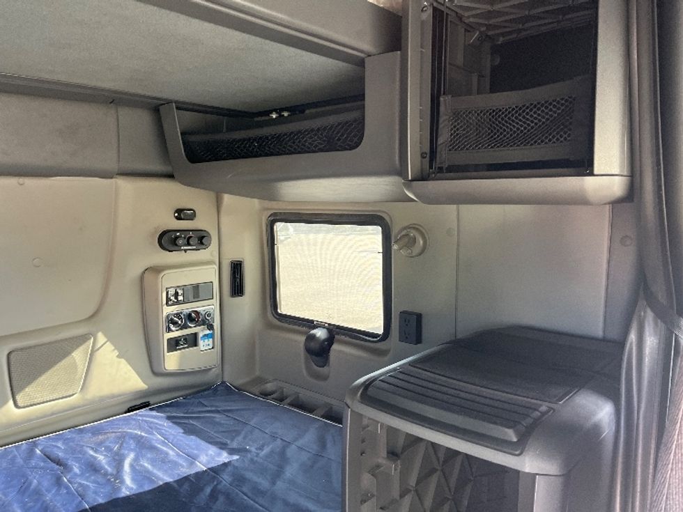 Sleeper Tractor-Heavy Duty Tractors-International-2020-LT625-Warren-MI-426,746\n\t\tmiles-$ 52,750 - Image 17