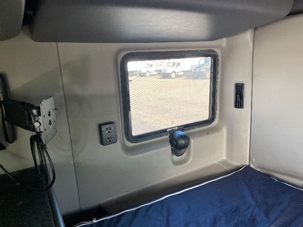 Sleeper Tractor-Heavy Duty Tractors-International-2020-LT625-Warren-MI-426,746\n\t\tmiles-$ 52,750 - Image 19