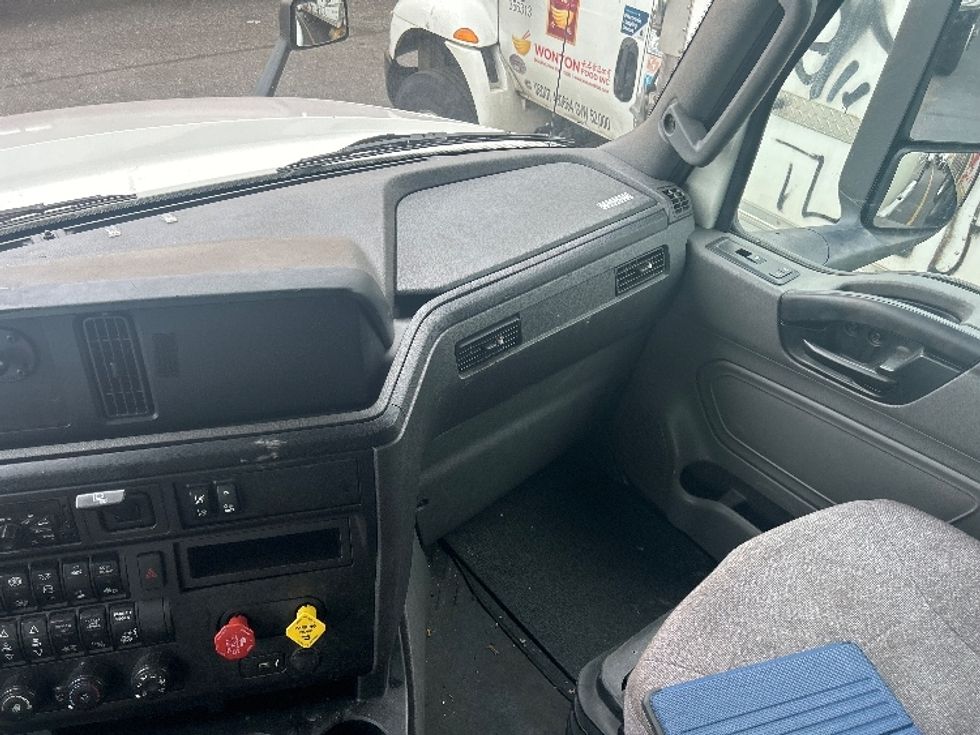 Sleeper Tractor-Heavy Duty Tractors-International-2020-LT625-West Babylon-NY-422,110\n\t\tmiles-$ 54,500 - Image 12