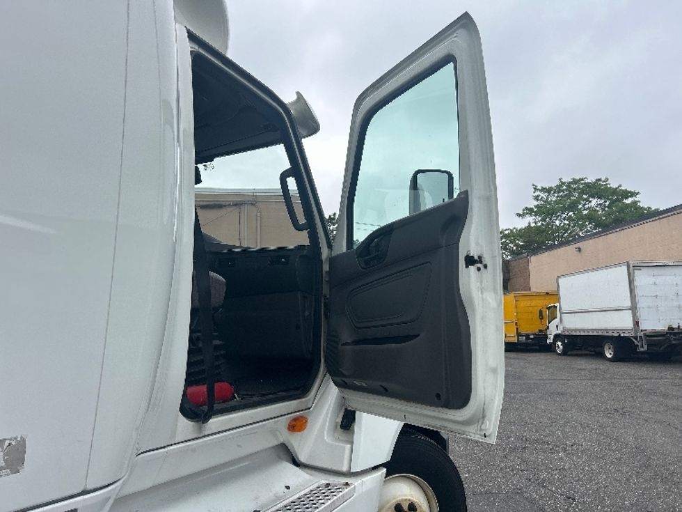Sleeper Tractor-Heavy Duty Tractors-International-2020-LT625-West Babylon-NY-422,110\n\t\tmiles-$ 54,500 - Image 13