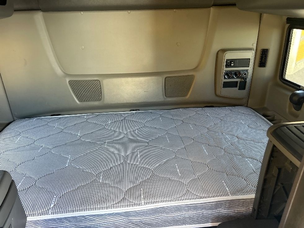 Sleeper Tractor-Heavy Duty Tractors-International-2020-LT625-West Babylon-NY-469,291\n\t\tmiles-$ 51,500 - Image 16