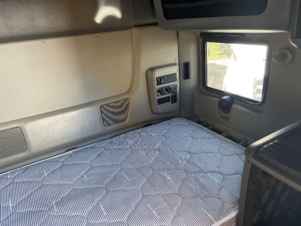 Sleeper Tractor-Heavy Duty Tractors-International-2020-LT625-West Babylon-NY-469,291\n\t\tmiles-$ 51,500 - Image 17