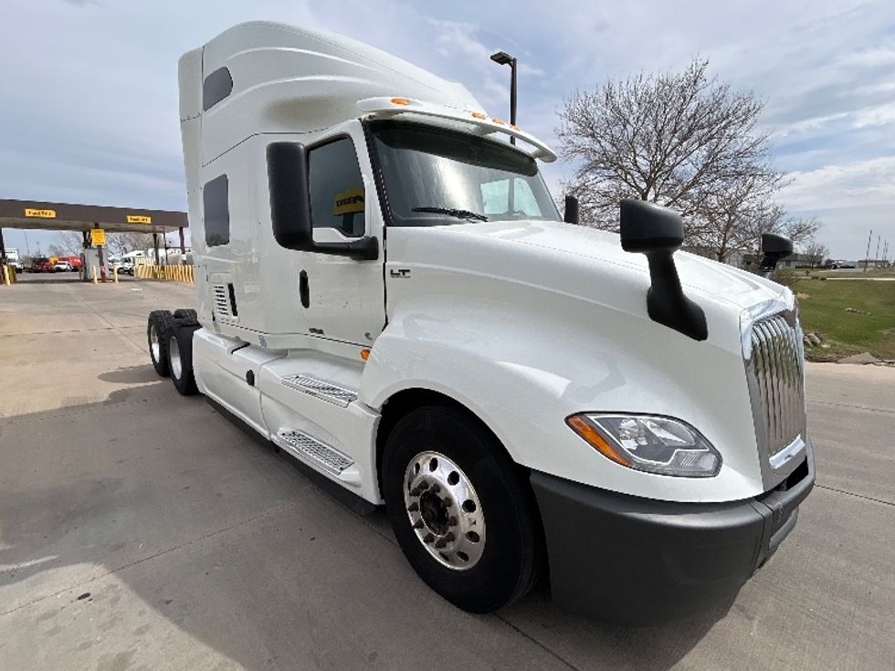 Sleeper Tractor-Heavy Duty Tractors-International-2020-LT625-Wichita-KS-521,584\n\t\tmiles-$ 20,000 - Image 1