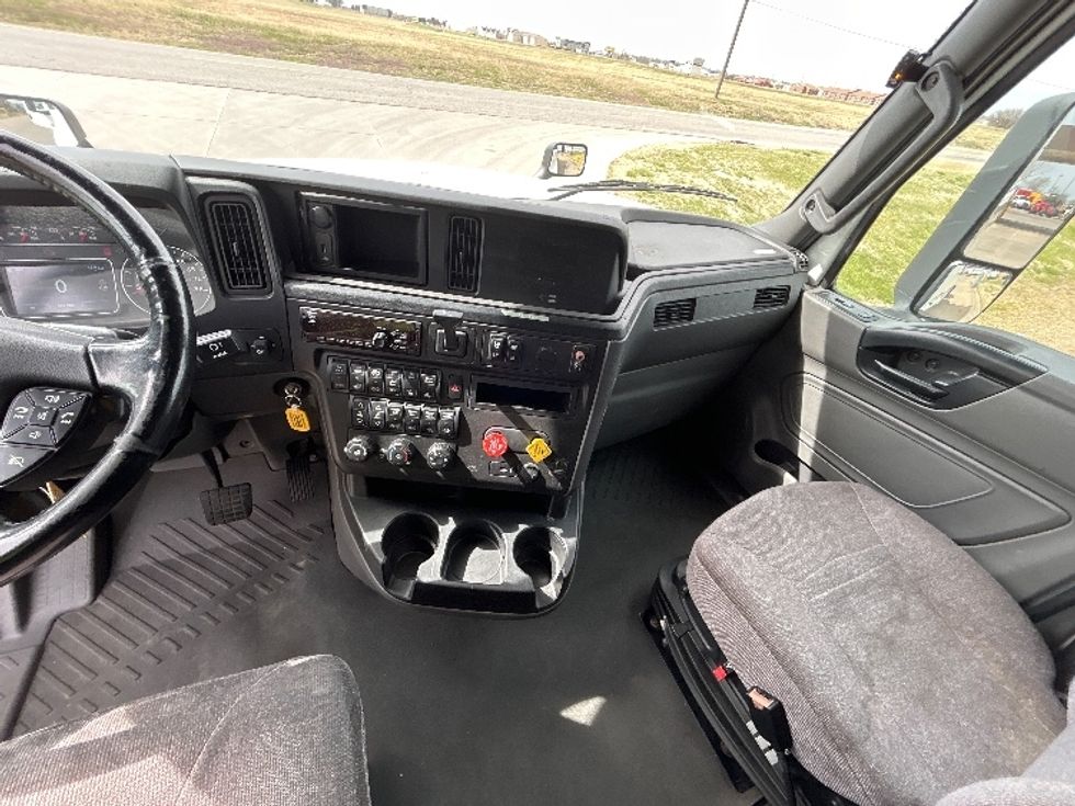 Sleeper Tractor-Heavy Duty Tractors-International-2020-LT625-Wichita-KS-521,584\n\t\tmiles-$ 20,000 - Image 12