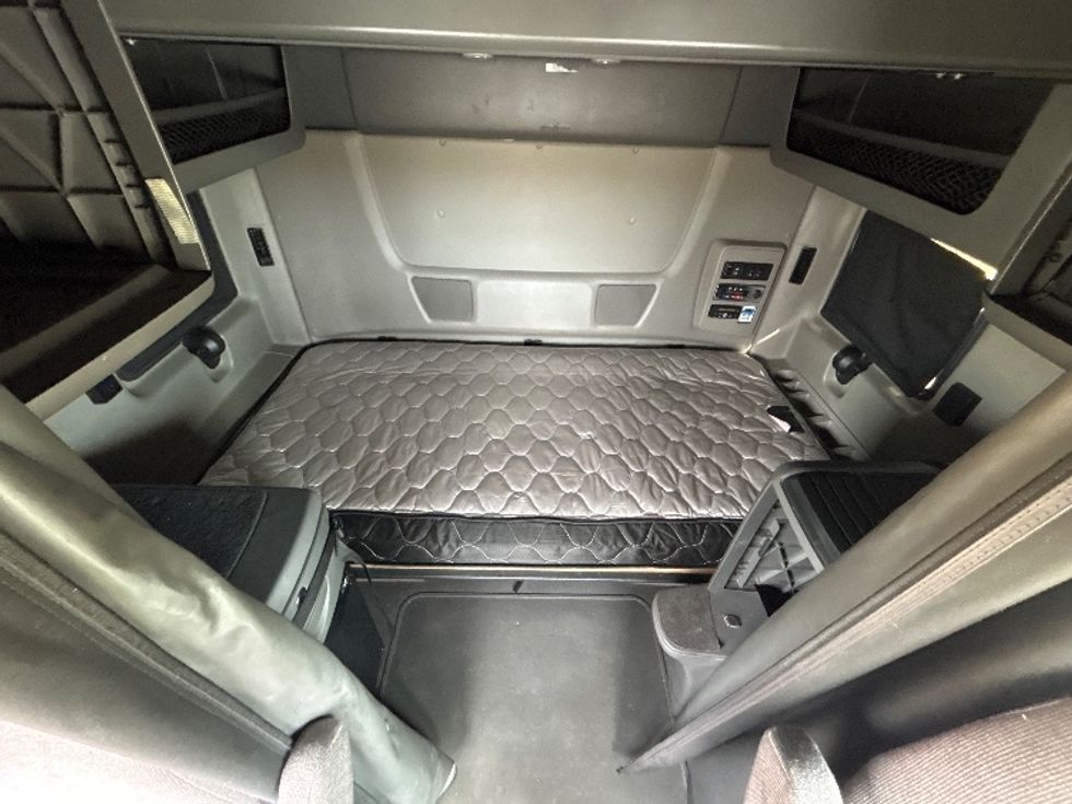 Sleeper Tractor-Heavy Duty Tractors-International-2020-LT625-Wichita-KS-521,584\n\t\tmiles-$ 20,000 - Image 16