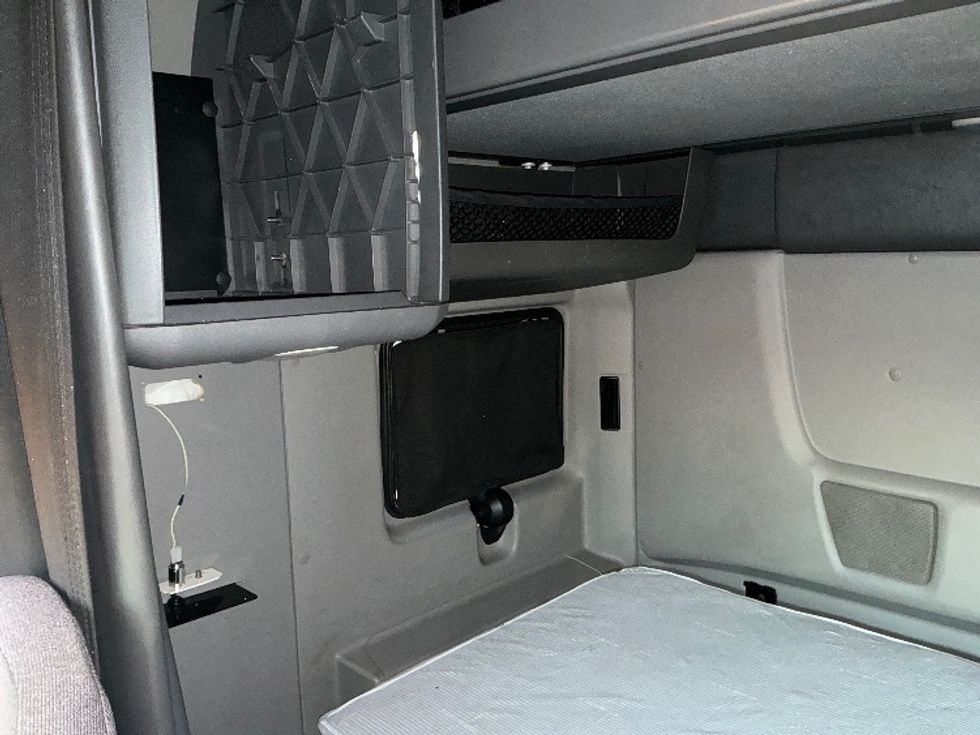 Sleeper Tractor-Heavy Duty Tractors-International-2020-LT625-Wilkes Barre-PA-391,244\n\t\tmiles-$ 55,250 - Image 16