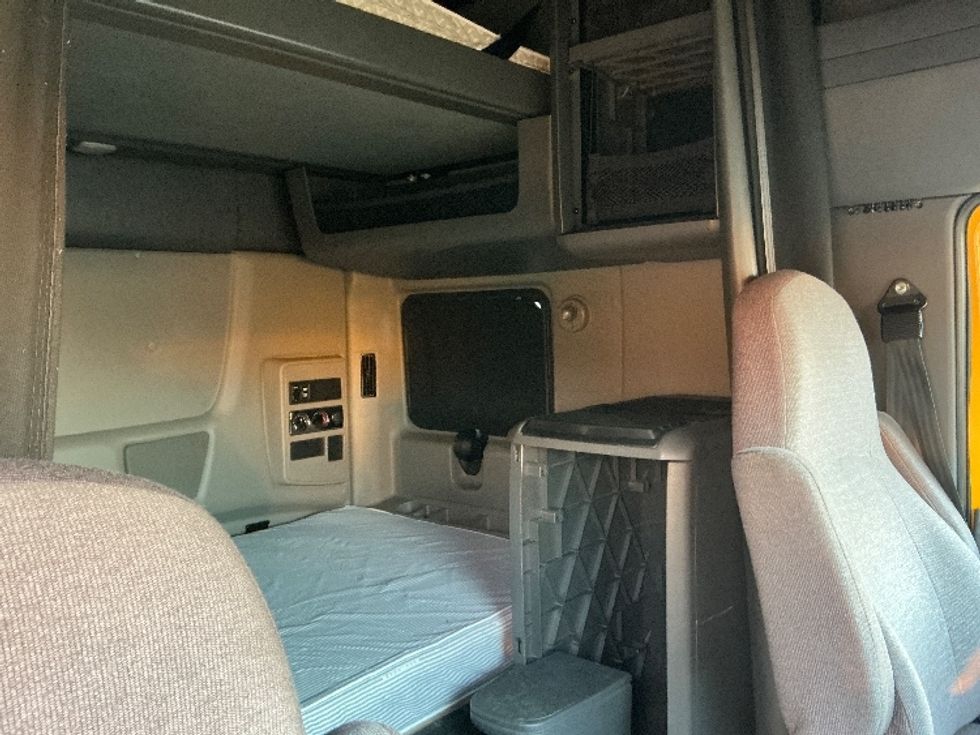 Sleeper Tractor-Heavy Duty Tractors-International-2020-LT625-Wilkes Barre-PA-391,244\n\t\tmiles-$ 55,250 - Image 18