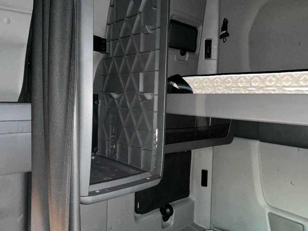 Sleeper Tractor-Heavy Duty Tractors-International-2020-LT625-Wilkes Barre-PA-391,244\n\t\tmiles-$ 55,250 - Image 19