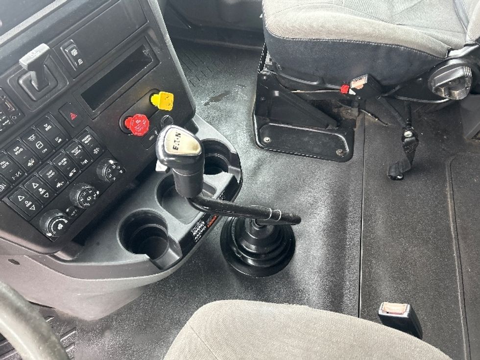 Sleeper Tractor-Heavy Duty Tractors-International-2020-LT625-Windsor-WI-595,369\n\t\tmiles-$ 30,000 - Image 22