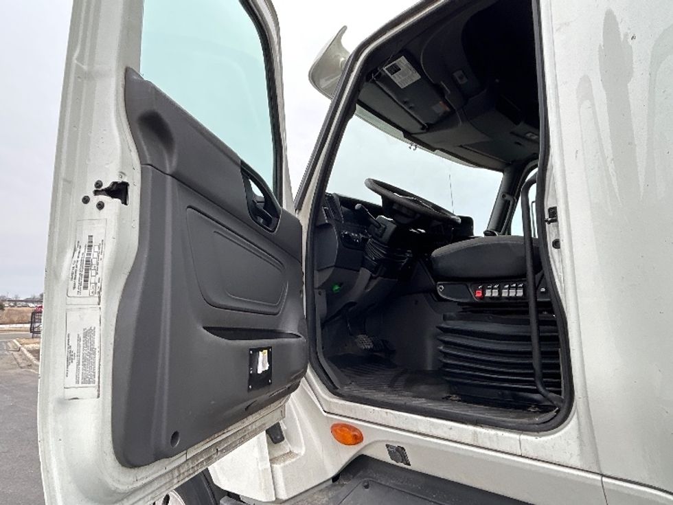 Sleeper Tractor-Heavy Duty Tractors-International-2020-LT625-Windsor-WI-595,369\n\t\tmiles-$ 30,000 - Image 9