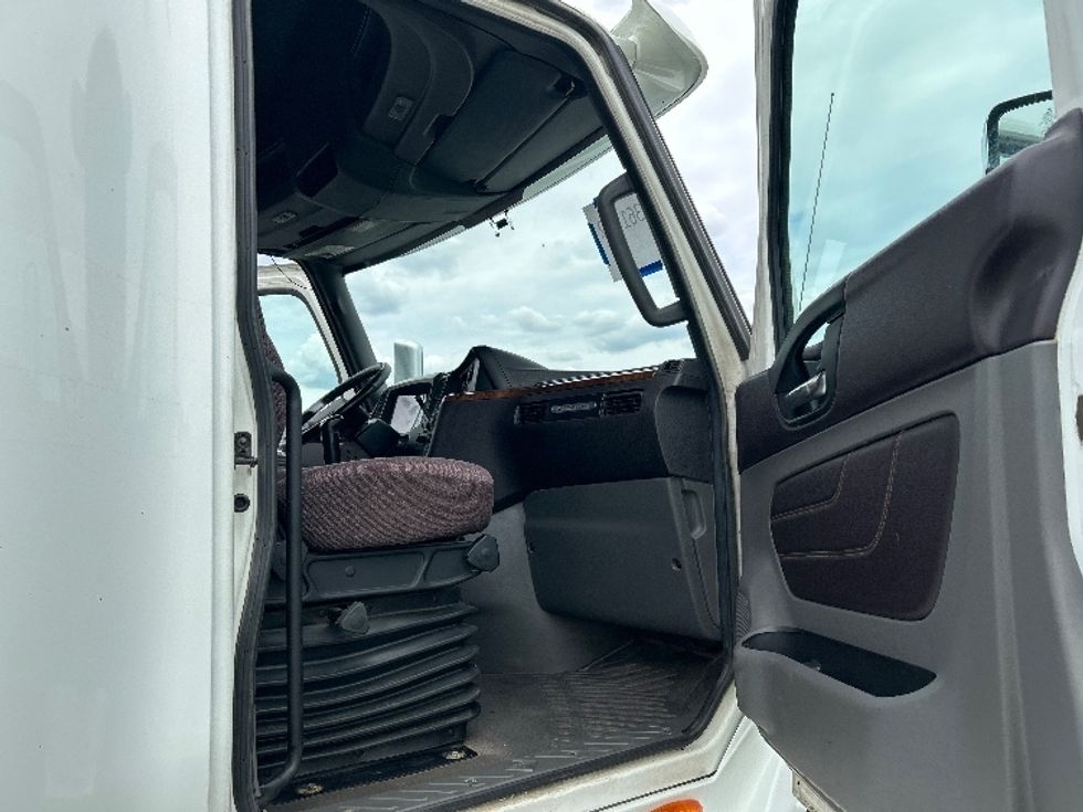 Sleeper Tractor-Heavy Duty Tractors-International-2020-LT625-Windsor-WI-691,707\n\t\tmiles-$ 32,750 - Image 13