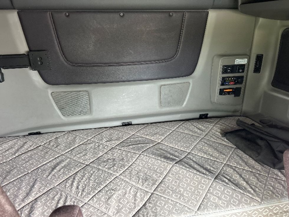 Sleeper Tractor-Heavy Duty Tractors-International-2020-LT625-Windsor-WI-691,707\n\t\tmiles-$ 32,750 - Image 16