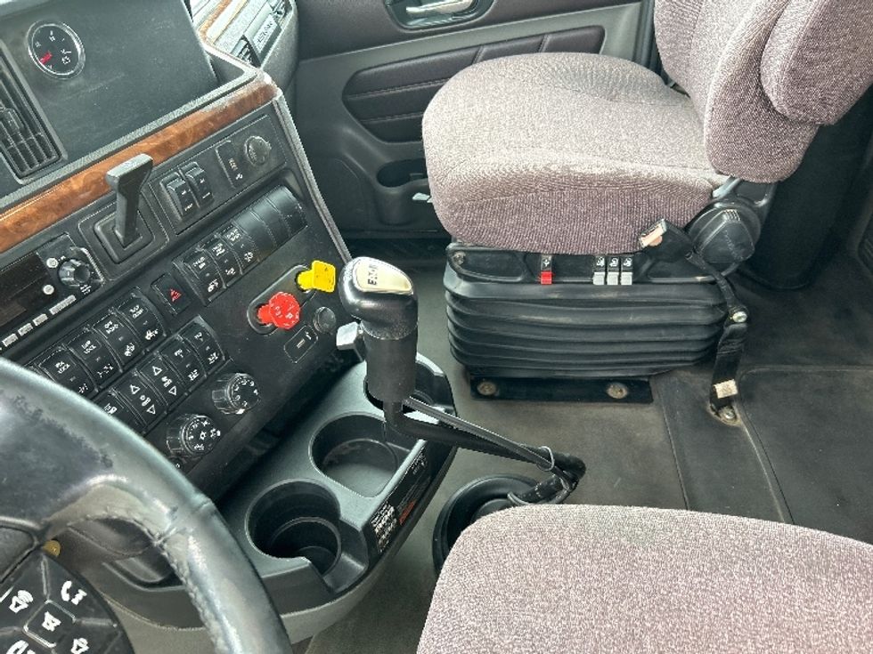 Sleeper Tractor-Heavy Duty Tractors-International-2020-LT625-Windsor-WI-691,707\n\t\tmiles-$ 32,750 - Image 22