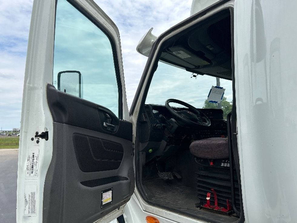 Sleeper Tractor-Heavy Duty Tractors-International-2020-LT625-Windsor-WI-691,707\n\t\tmiles-$ 32,750 - Image 9