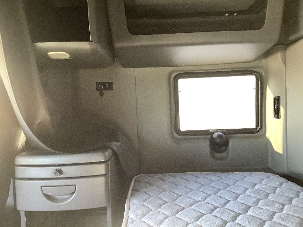 Sleeper Tractor-Heavy Duty Tractors-International-2020-LT625-Winnipeg-MB-701,132\n\t\tkm-$ 57,500 - Image 19