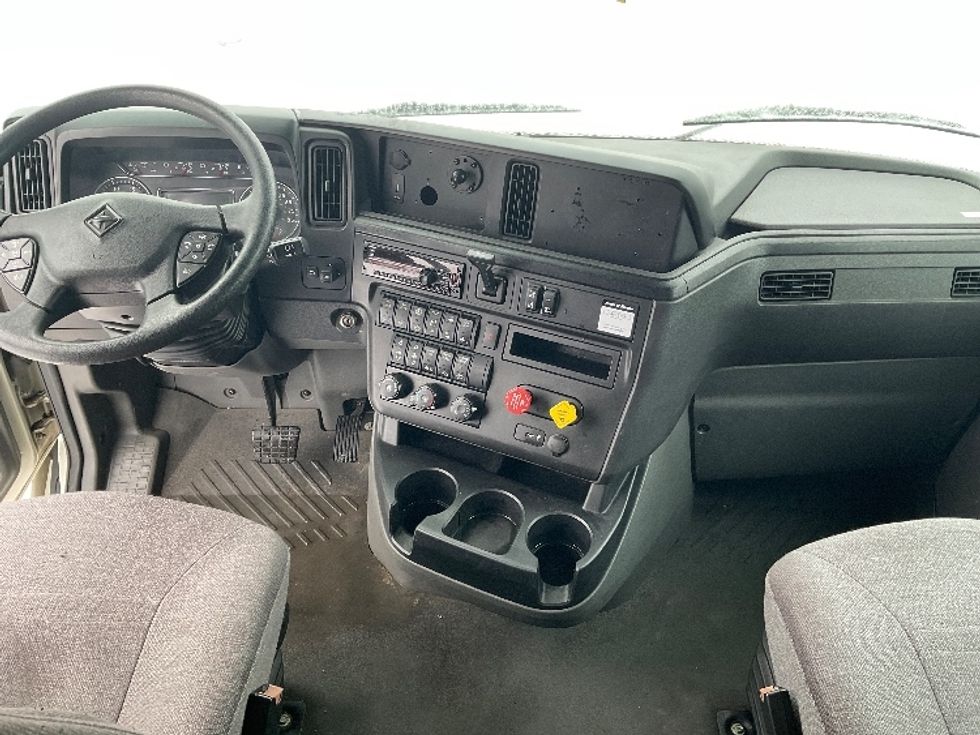 Sleeper Tractor-Heavy Duty Tractors-International-2020-LT625-Youngstown-OH-89,647\n\t\tmiles-$ 62,250 - Image 12