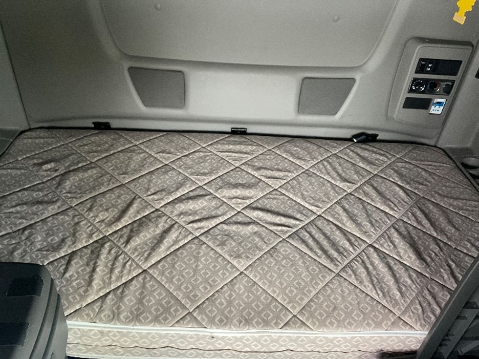 Sleeper Tractor-Heavy Duty Tractors-International-2020-LT625-Youngstown-OH-89,647\n\t\tmiles-$ 62,250 - Image 17