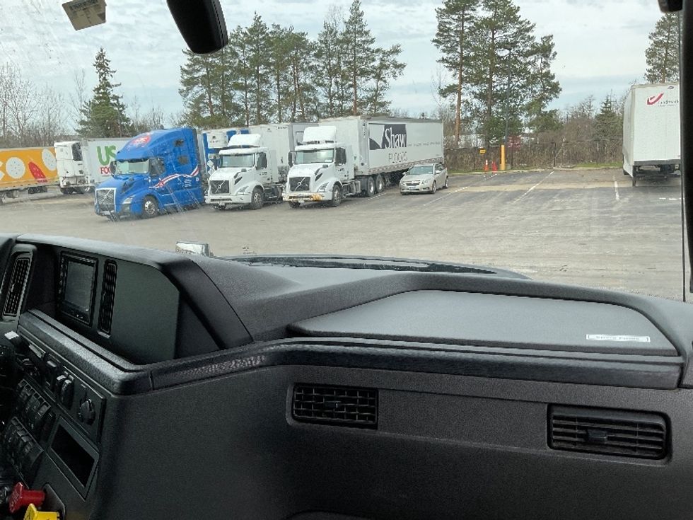 Sleeper Tractor-Heavy Duty Tractors-International-2020-RH613-Fredonia-NY-304,625\n\t\tmiles-$ 41,500 - Image 14