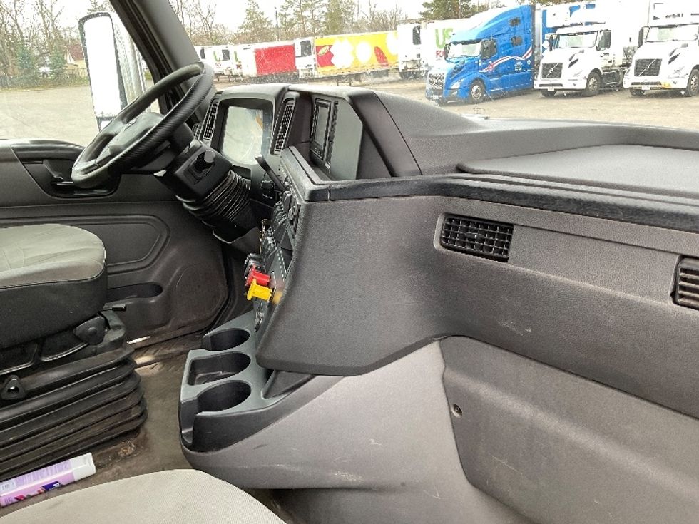 Sleeper Tractor-Heavy Duty Tractors-International-2020-RH613-Fredonia-NY-304,625\n\t\tmiles-$ 41,500 - Image 15