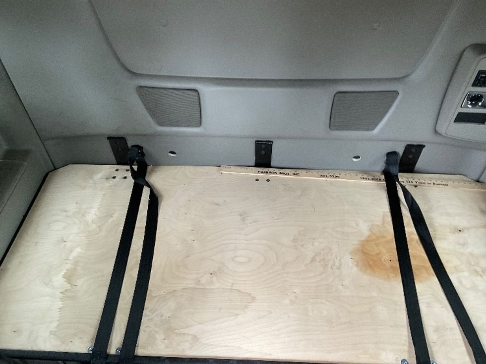 Sleeper Tractor-Heavy Duty Tractors-International-2020-RH613-Fredonia-NY-304,625\n\t\tmiles-$ 41,500 - Image 16