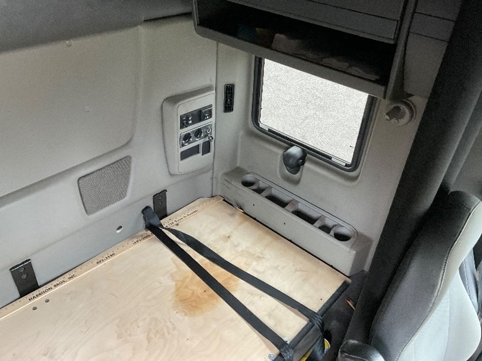 Sleeper Tractor-Heavy Duty Tractors-International-2020-RH613-Fredonia-NY-304,625\n\t\tmiles-$ 41,500 - Image 18