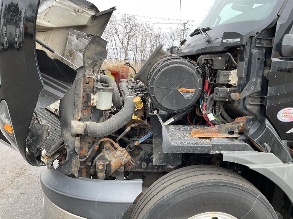 Sleeper Tractor-Heavy Duty Tractors-International-2020-RH613-Fredonia-NY-304,625\n\t\tmiles-$ 41,500 - Image 21