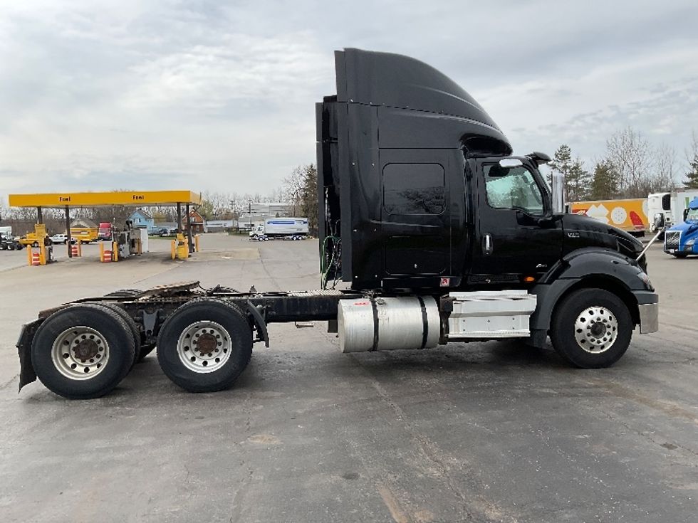 Sleeper Tractor-Heavy Duty Tractors-International-2020-RH613-Fredonia-NY-304,625\n\t\tmiles-$ 41,500 - Image 8