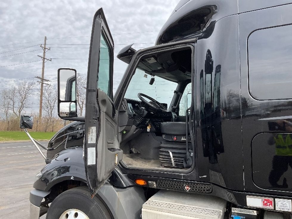 Sleeper Tractor-Heavy Duty Tractors-International-2020-RH613-Fredonia-NY-304,625\n\t\tmiles-$ 41,500 - Image 9