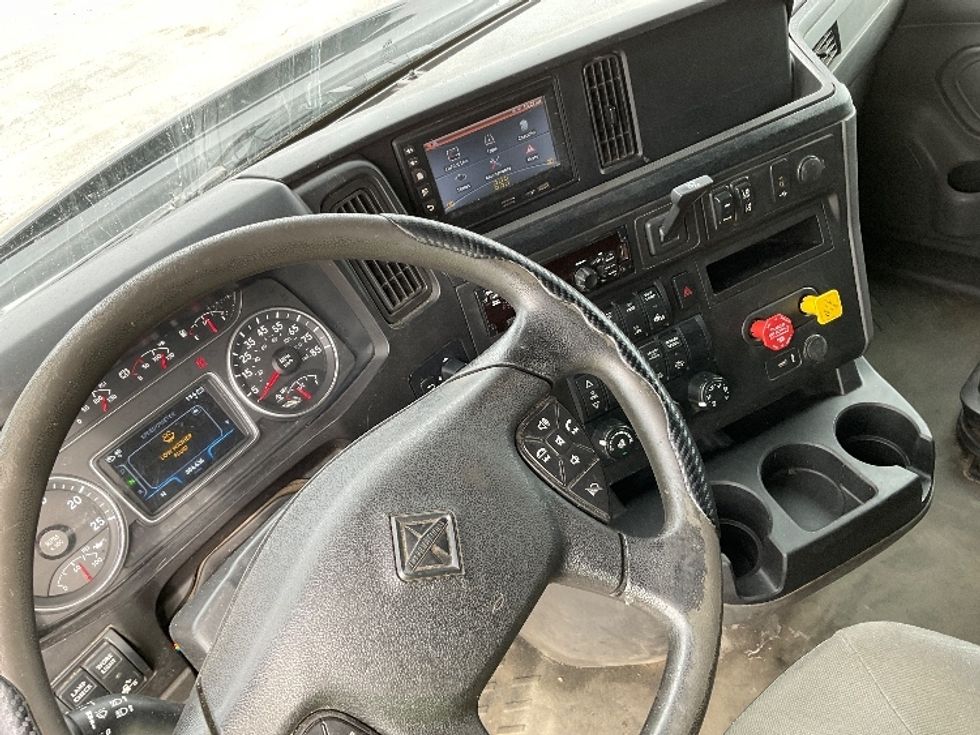 Sleeper Tractor-Heavy Duty Tractors-International-2020-RH613-Fredonia-NY-361,605\n\t\tmiles-$ 37,500 - Image 10