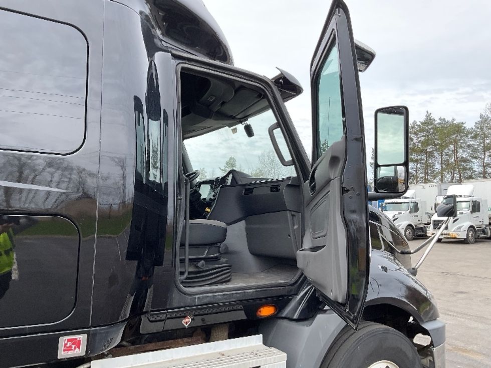 Sleeper Tractor-Heavy Duty Tractors-International-2020-RH613-Fredonia-NY-361,605\n\t\tmiles-$ 37,500 - Image 13