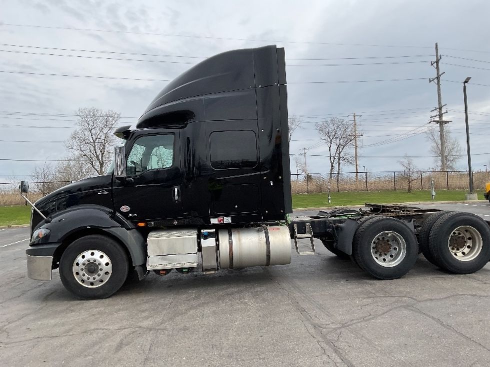 Sleeper Tractor-Heavy Duty Tractors-International-2020-RH613-Fredonia-NY-361,605\n\t\tmiles-$ 37,500 - Image 4