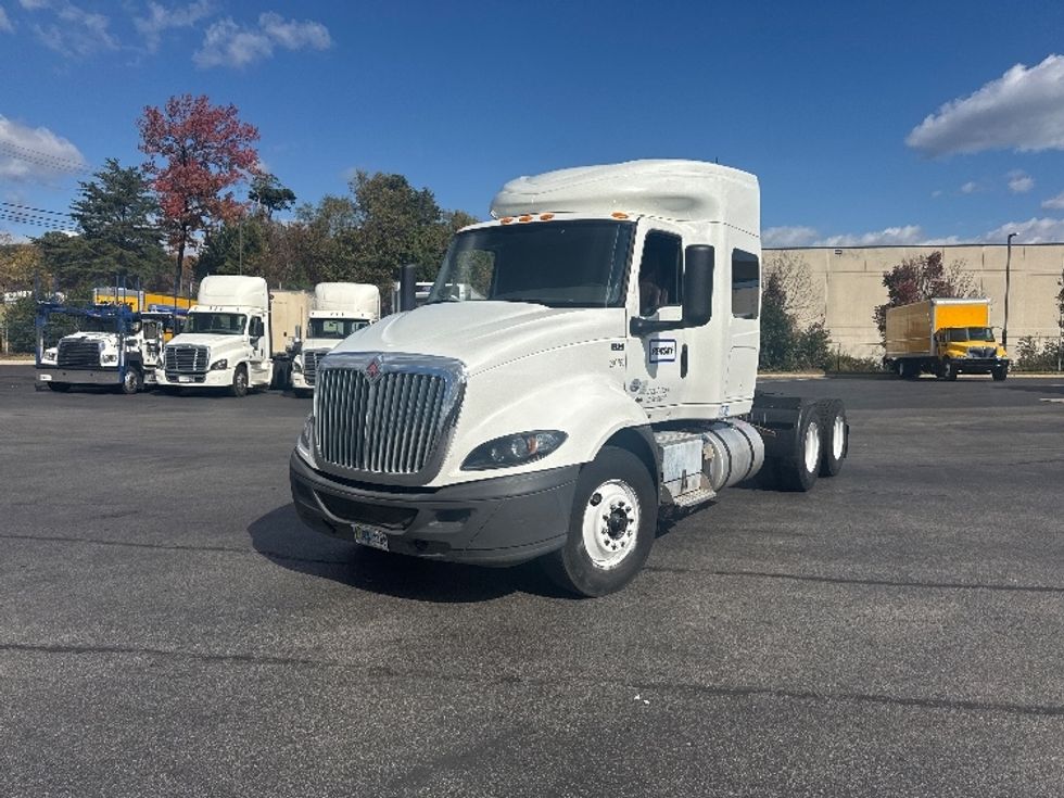 Sleeper Tractor-Heavy Duty Tractors-International-2020-RH613-Jessup-MD-494,359\n\t\tmiles-$ 30,500 - Image 1