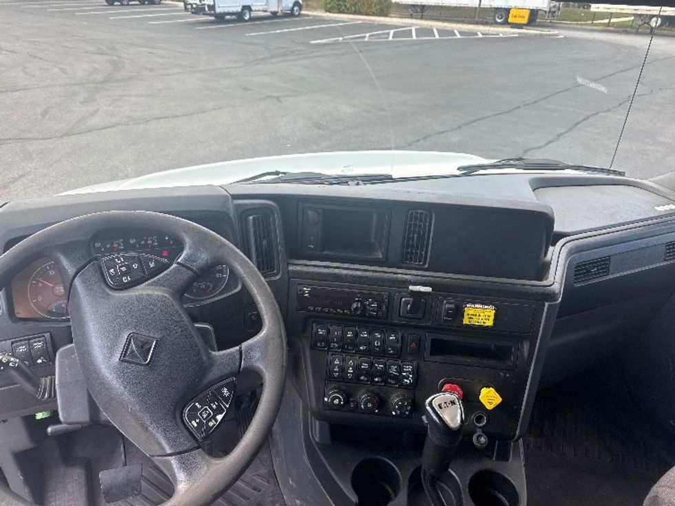 Sleeper Tractor-Heavy Duty Tractors-International-2020-RH613-Jessup-MD-494,359\n\t\tmiles-$ 30,500 - Image 10