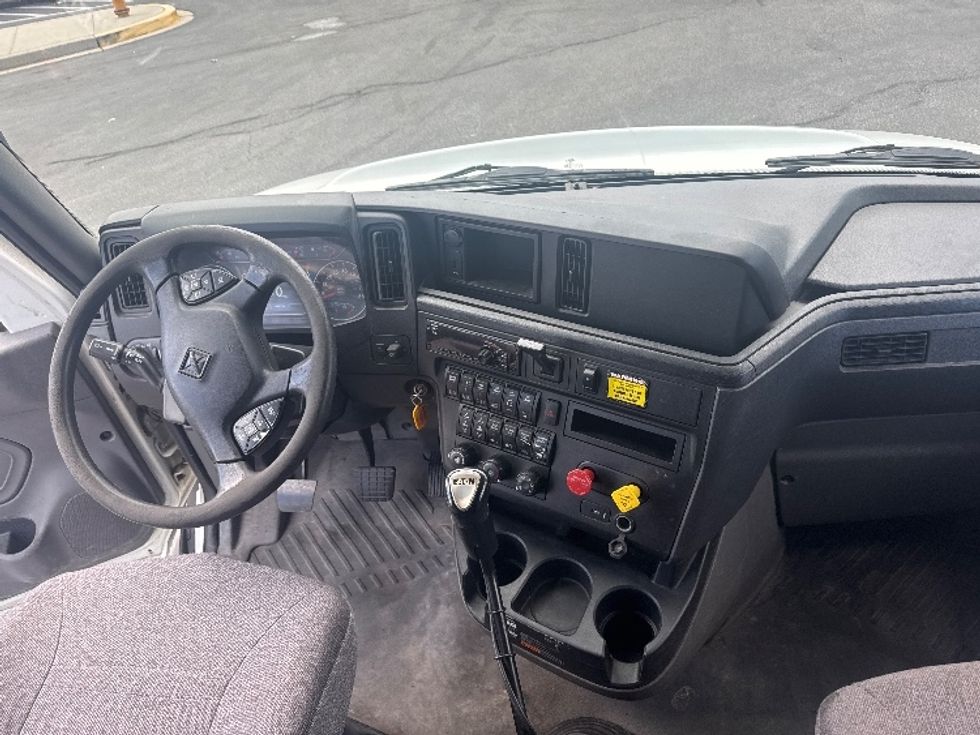 Sleeper Tractor-Heavy Duty Tractors-International-2020-RH613-Jessup-MD-494,359\n\t\tmiles-$ 30,500 - Image 11