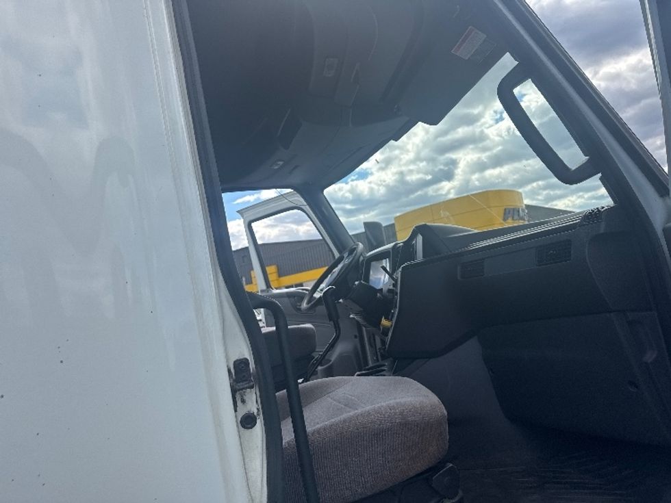 Sleeper Tractor-Heavy Duty Tractors-International-2020-RH613-Jessup-MD-494,359\n\t\tmiles-$ 30,500 - Image 12