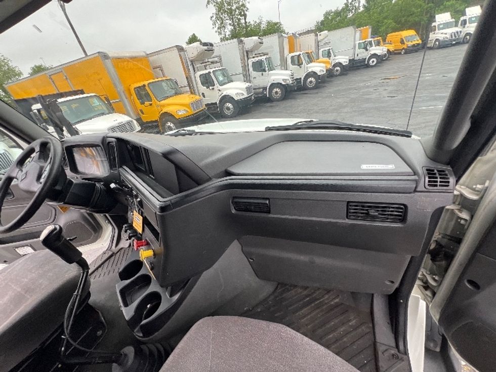 Sleeper Tractor-Heavy Duty Tractors-International-2020-RH613-Jessup-MD-494,359\n\t\tmiles-$ 30,500 - Image 13