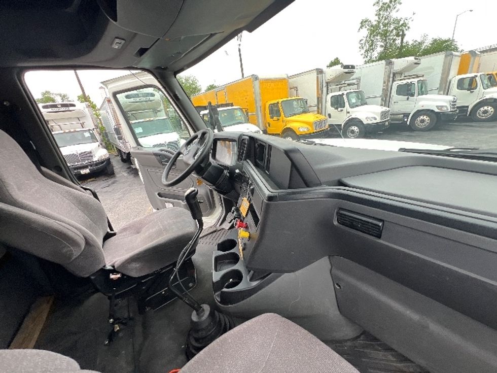 Sleeper Tractor-Heavy Duty Tractors-International-2020-RH613-Jessup-MD-494,359\n\t\tmiles-$ 30,500 - Image 14