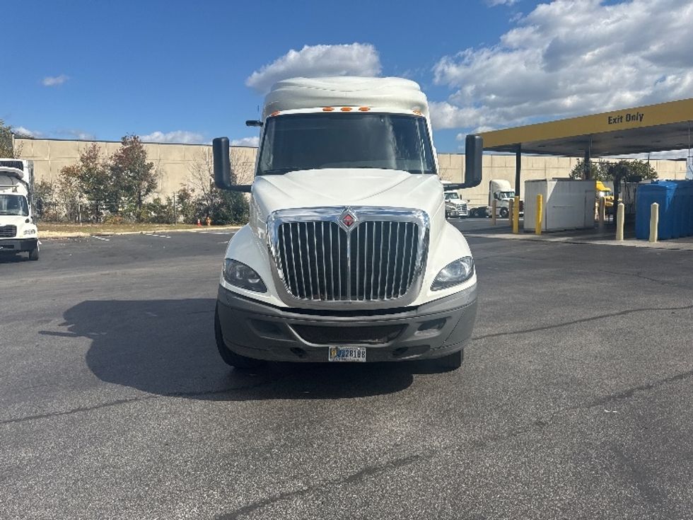 Sleeper Tractor-Heavy Duty Tractors-International-2020-RH613-Jessup-MD-494,359\n\t\tmiles-$ 30,500 - Image 2