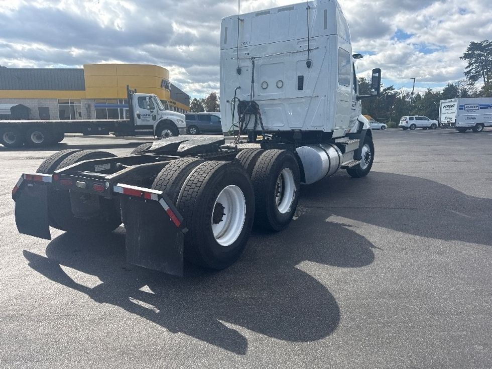 Sleeper Tractor-Heavy Duty Tractors-International-2020-RH613-Jessup-MD-494,359\n\t\tmiles-$ 30,500 - Image 4