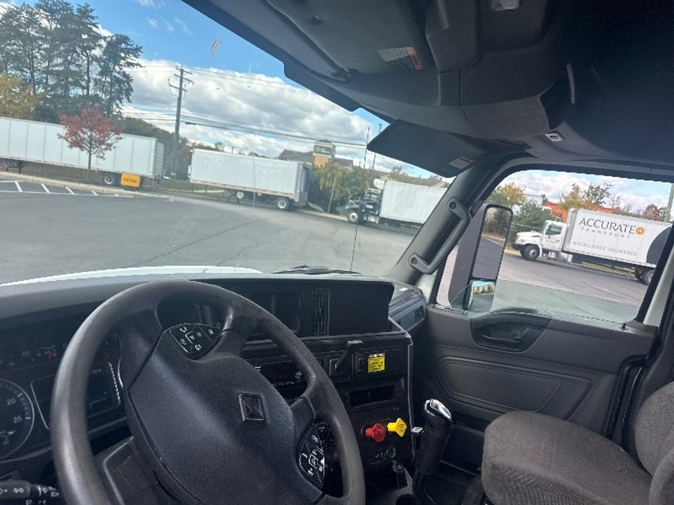 Sleeper Tractor-Heavy Duty Tractors-International-2020-RH613-Jessup-MD-494,359\n\t\tmiles-$ 30,500 - Image 9