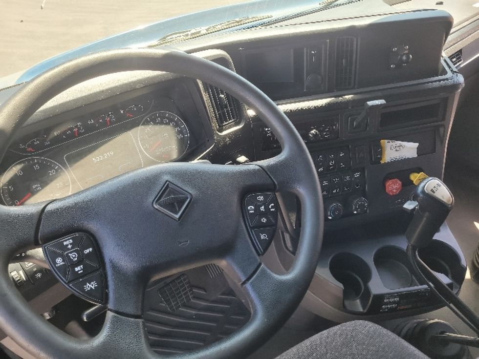 Sleeper Tractor-Heavy Duty Tractors-International-2020-RH613-Stockton-CA-522,220\n\t\tmiles-$ 29,250 - Image 11