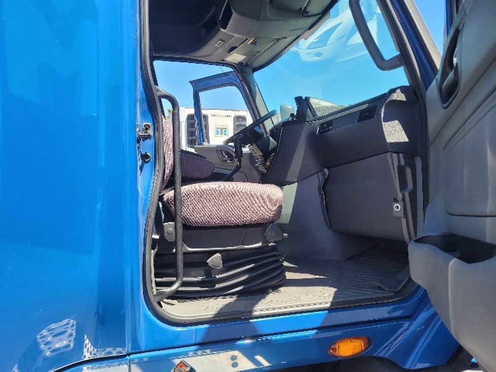 Sleeper Tractor-Heavy Duty Tractors-International-2020-RH613-Stockton-CA-522,220\n\t\tmiles-$ 29,250 - Image 13