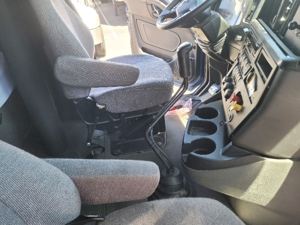 Sleeper Tractor-Heavy Duty Tractors-International-2020-RH613-Stockton-CA-522,220\n\t\tmiles-$ 29,250 - Image 15