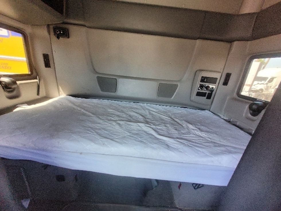 Sleeper Tractor-Heavy Duty Tractors-International-2020-RH613-Stockton-CA-522,220\n\t\tmiles-$ 29,250 - Image 16