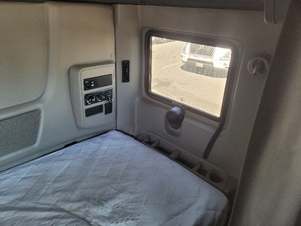 Sleeper Tractor-Heavy Duty Tractors-International-2020-RH613-Stockton-CA-522,220\n\t\tmiles-$ 29,250 - Image 17