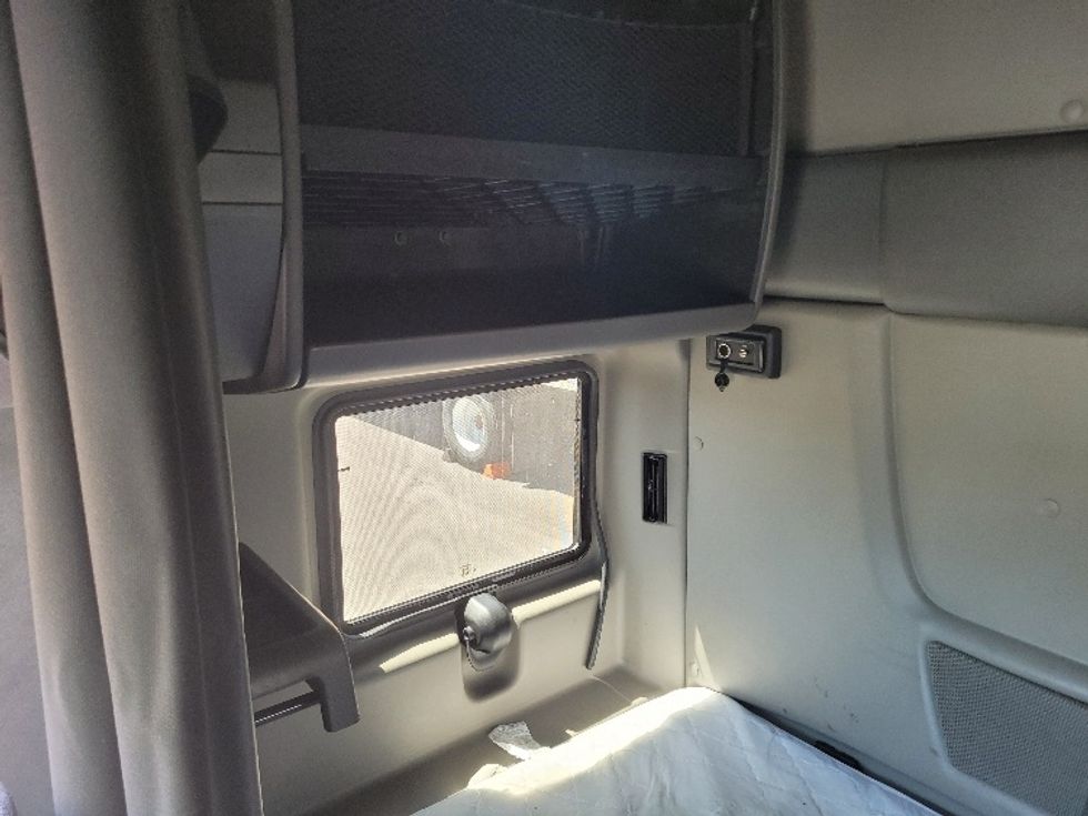 Sleeper Tractor-Heavy Duty Tractors-International-2020-RH613-Stockton-CA-522,220\n\t\tmiles-$ 29,250 - Image 18