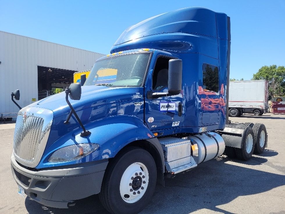 Sleeper Tractor-Heavy Duty Tractors-International-2020-RH613-Stockton-CA-522,220\n\t\tmiles-$ 29,250 - Image 3
