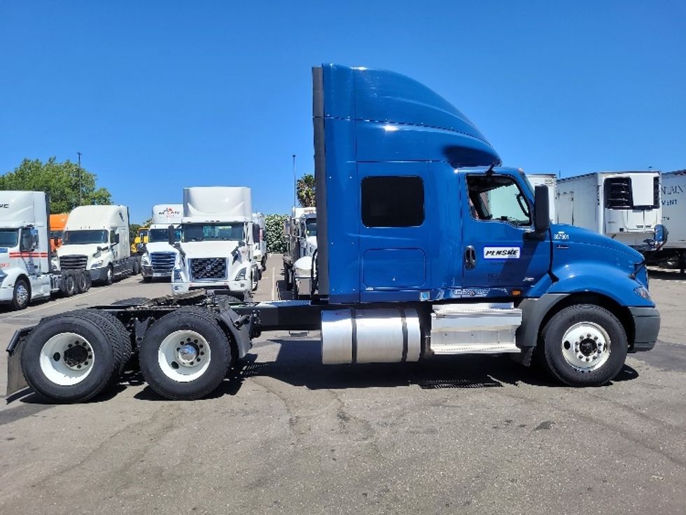 Sleeper Tractor-Heavy Duty Tractors-International-2020-RH613-Stockton-CA-522,220\n\t\tmiles-$ 29,250 - Image 8